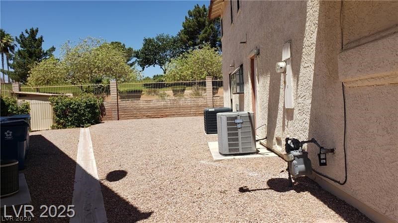 Photo 4 of 4801 Fiesta Lakes Street