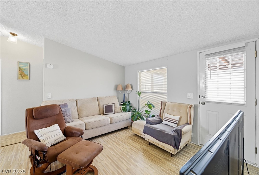 Photo 5 of 261 W Kite Street
