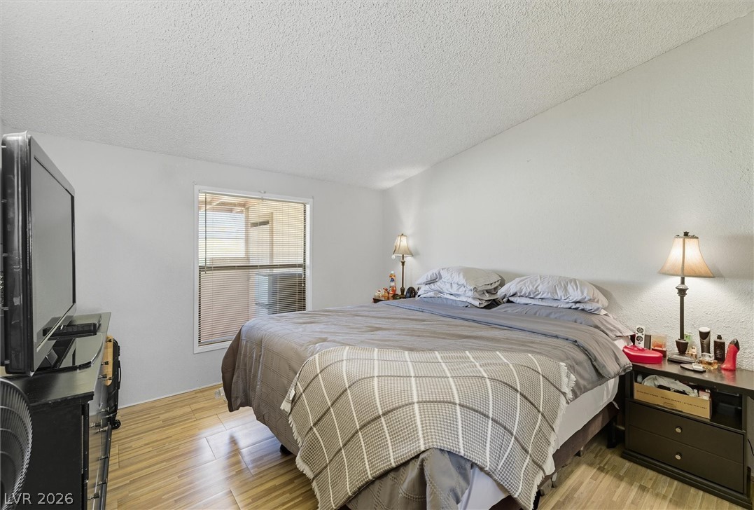 Photo 9 of 27, 261 W Kite Street