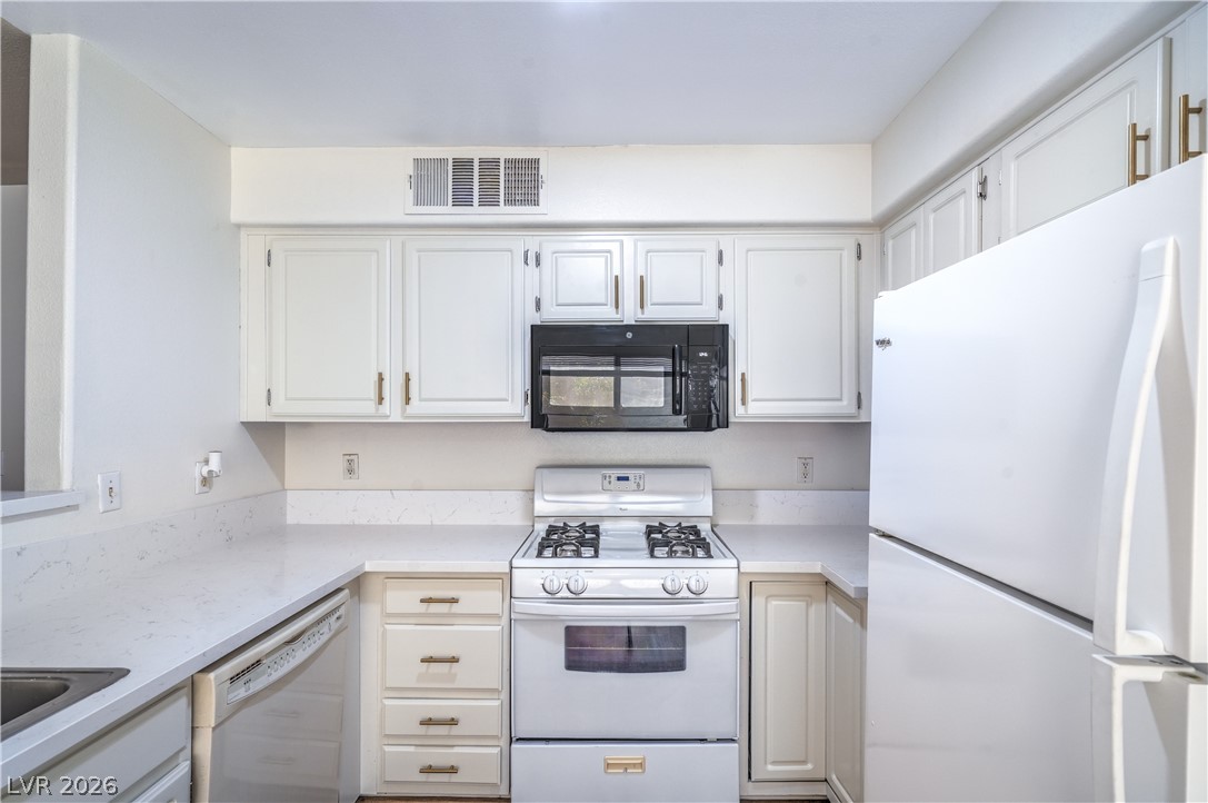 Photo 7 of 26, 5710 E Tropicana Avenue #1017