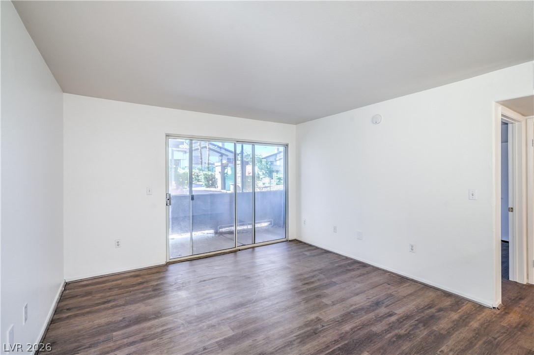 Photo 11 of 26, 5710 E Tropicana Avenue #1017