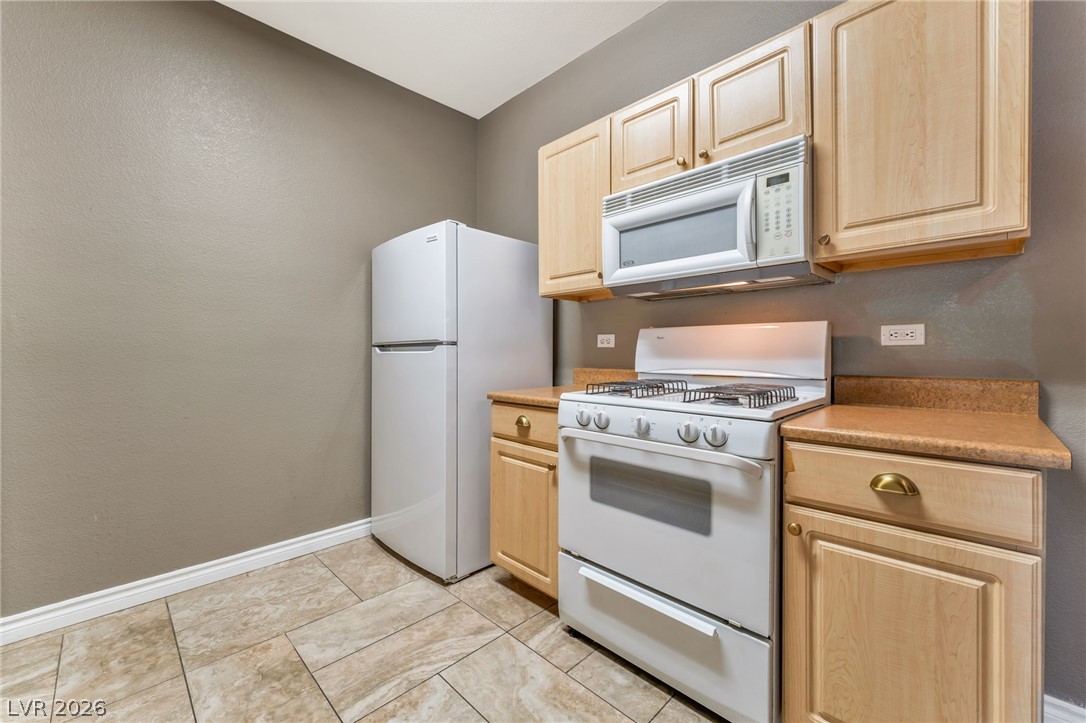 Photo 8 of 22, 8250 N Grand Canyon Drive #1186