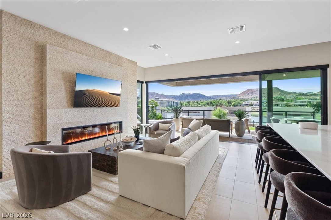 Photo 6 of 34, 40 Heron Harbour Drive