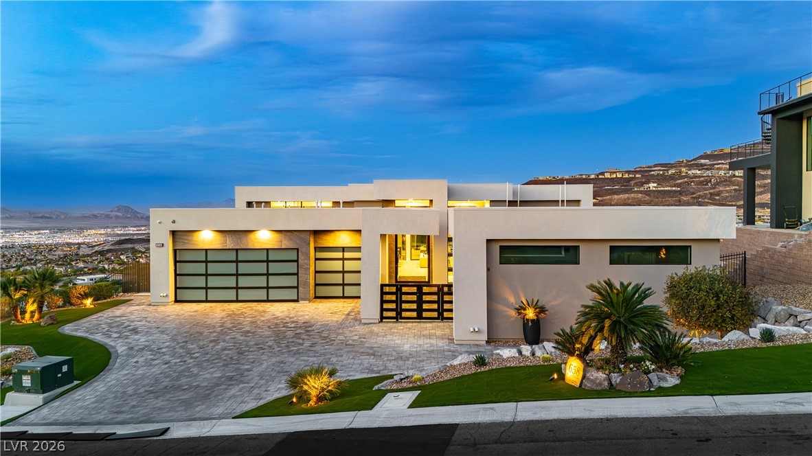 658 Dragon Peak Drive, Henderson 89012