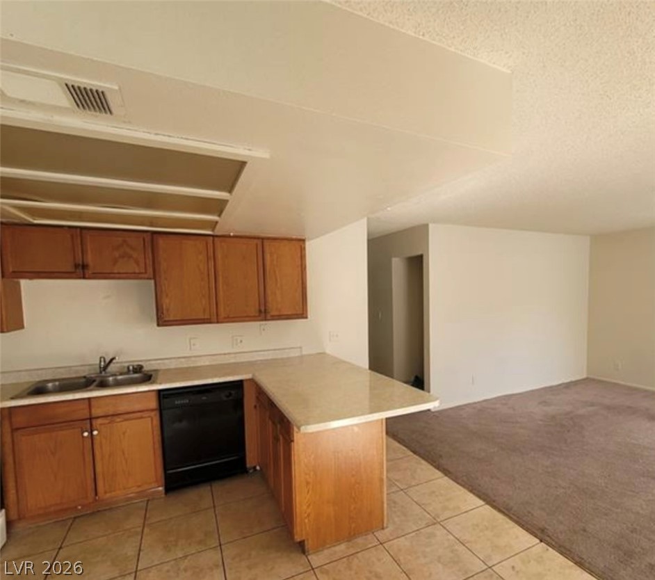 Photo 6 of 37, 4300 N Lamont Street #232