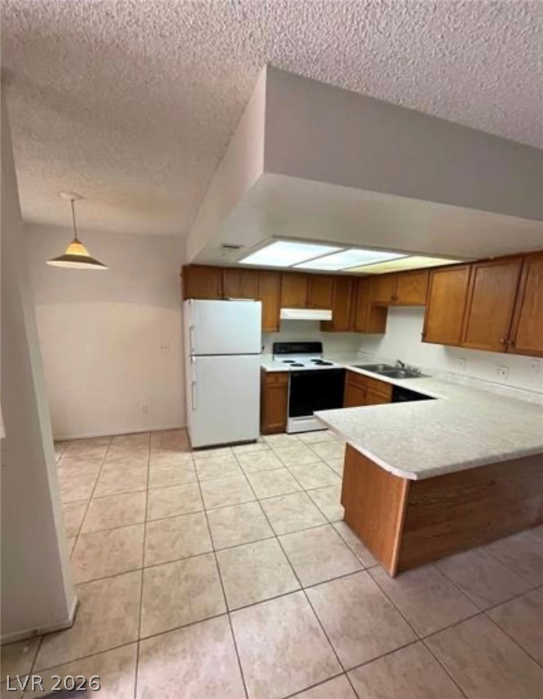 Photo 7 of 37, 4300 N Lamont Street #232