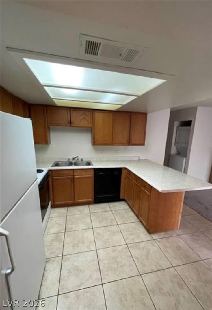 Photo 8 of 37, 4300 N Lamont Street #232