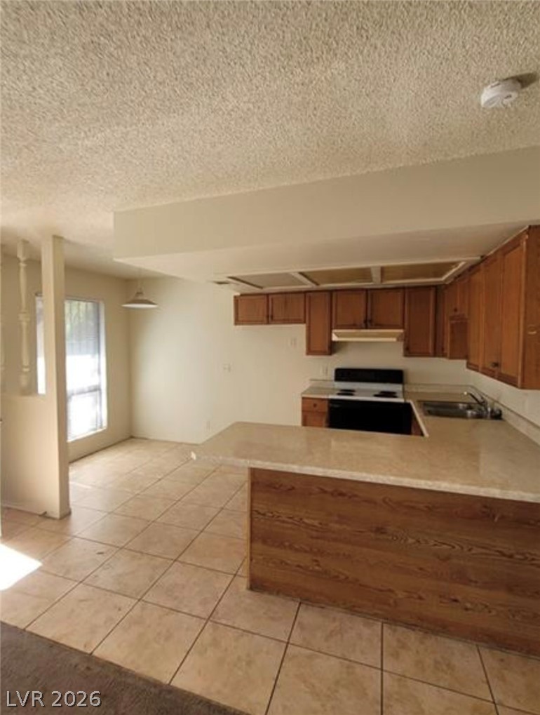 Photo 11 of 37, 4300 N Lamont Street #232