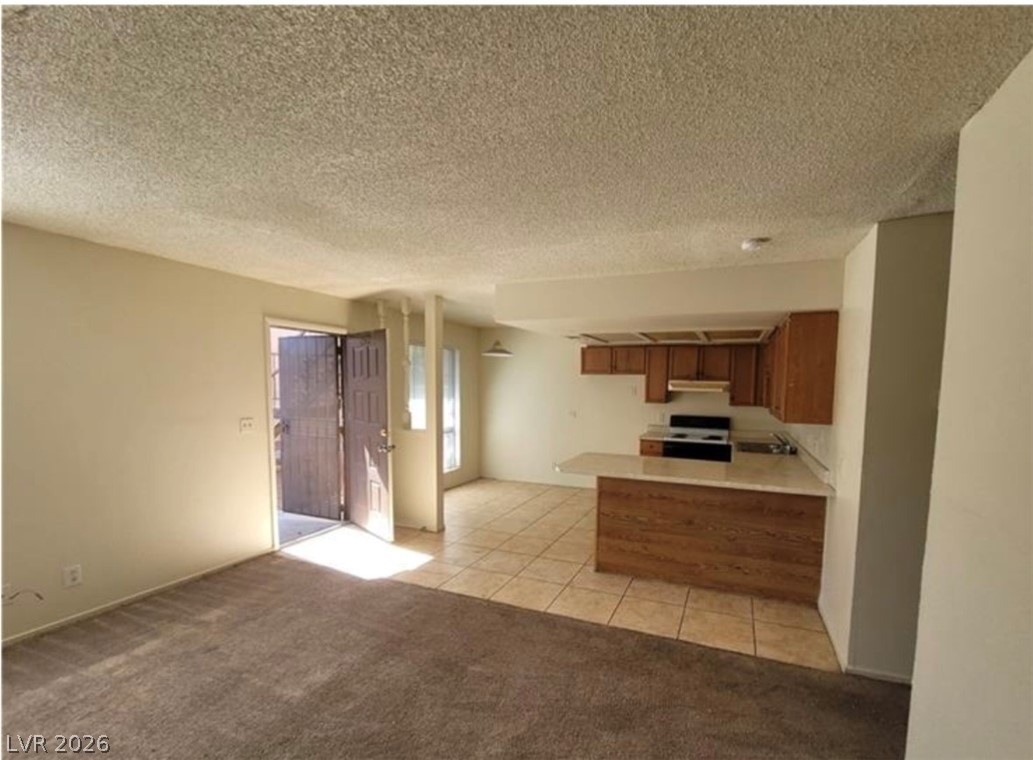 Photo 12 of 37, 4300 N Lamont Street #232
