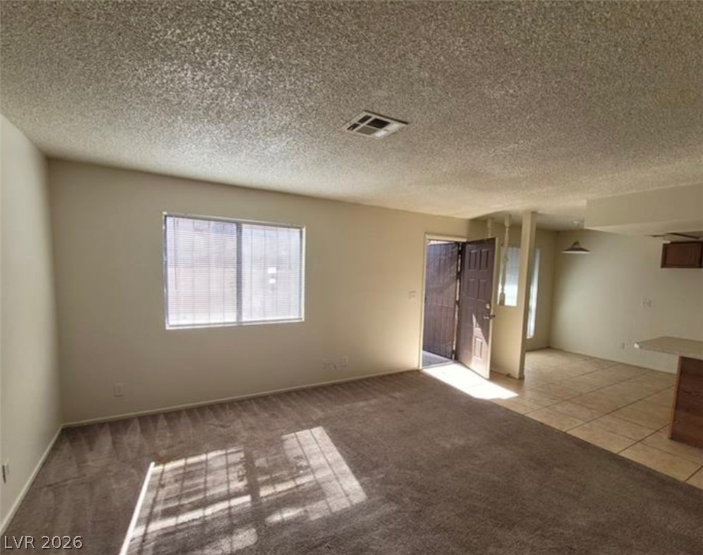 Photo 13 of 37, 4300 N Lamont Street #232