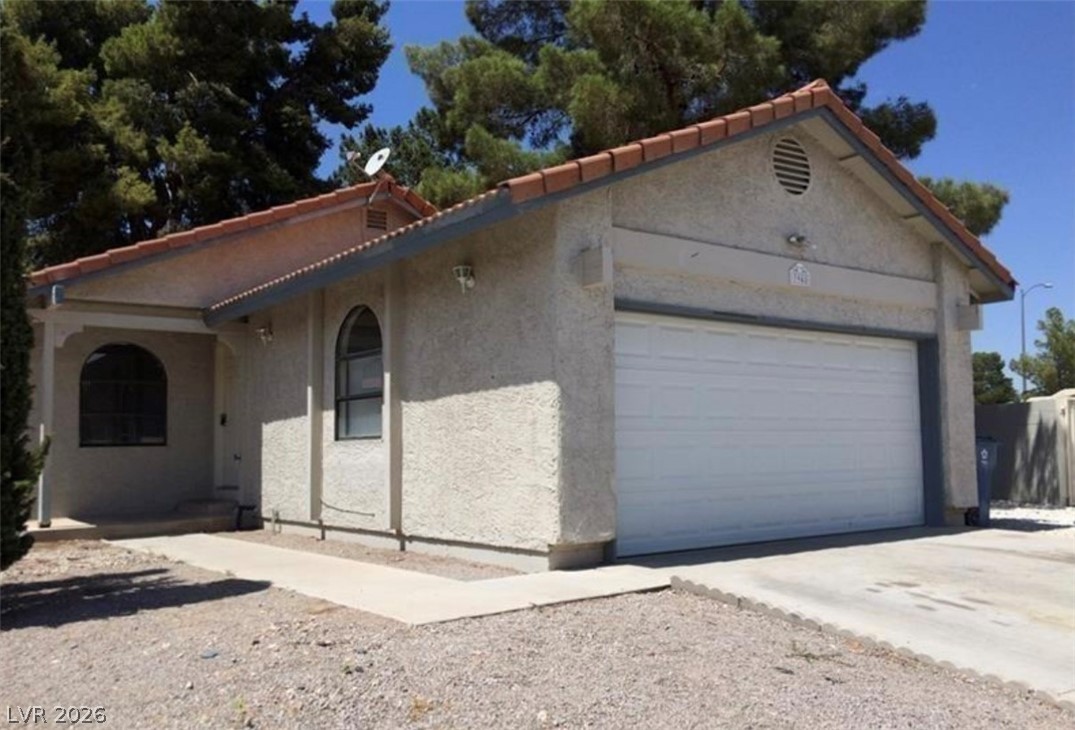 Photo 2 of 3948 APPLECREST Street