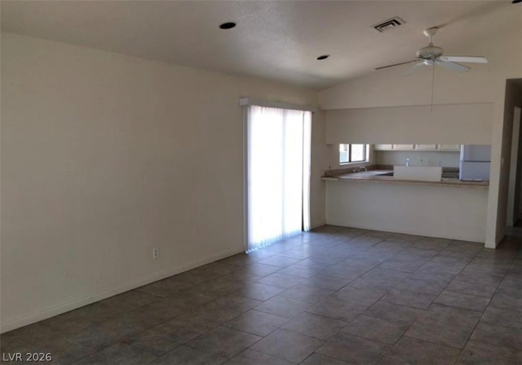 Photo 3 of 3948 APPLECREST Street