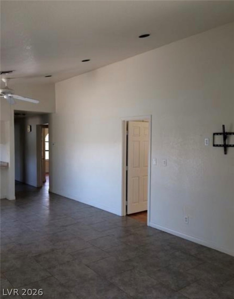 Photo 7 of 32, 3948 APPLECREST Street