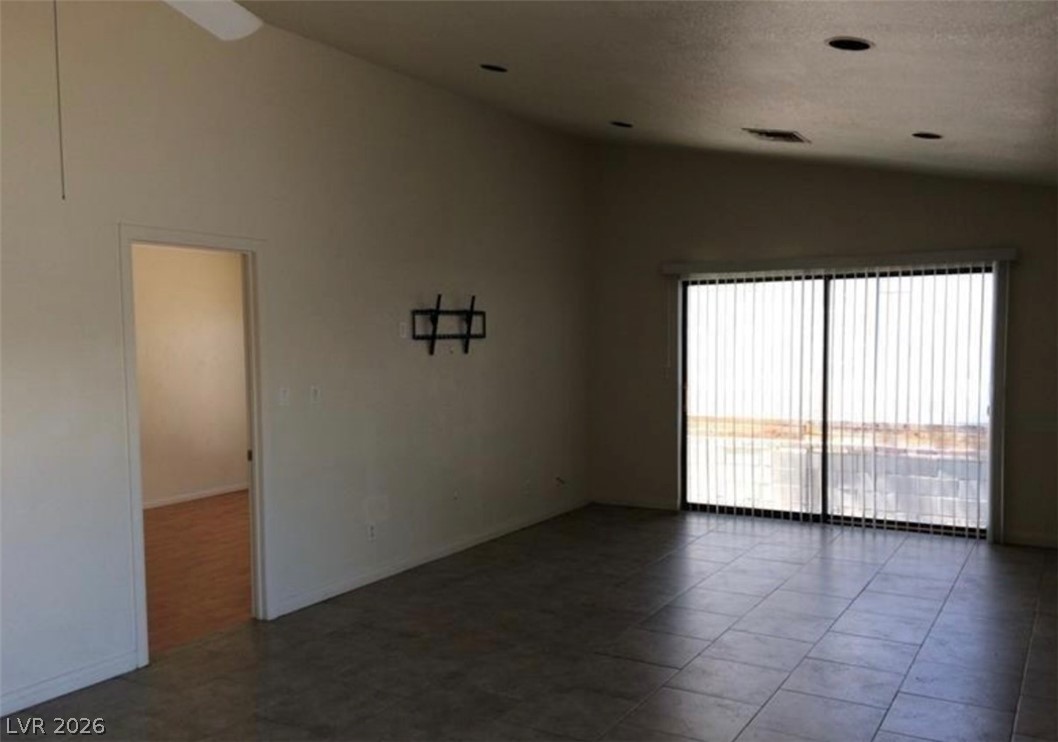 Photo 8 of 32, 3948 APPLECREST Street