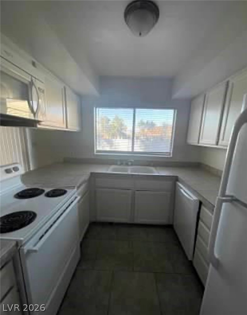 Photo 10 of 32, 3948 APPLECREST Street