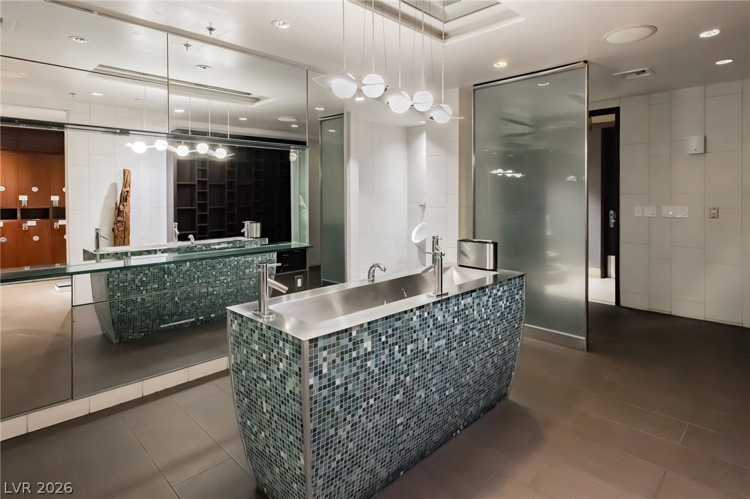 Photo 24 of 45, 4575 Dean Martin Drive #2312
