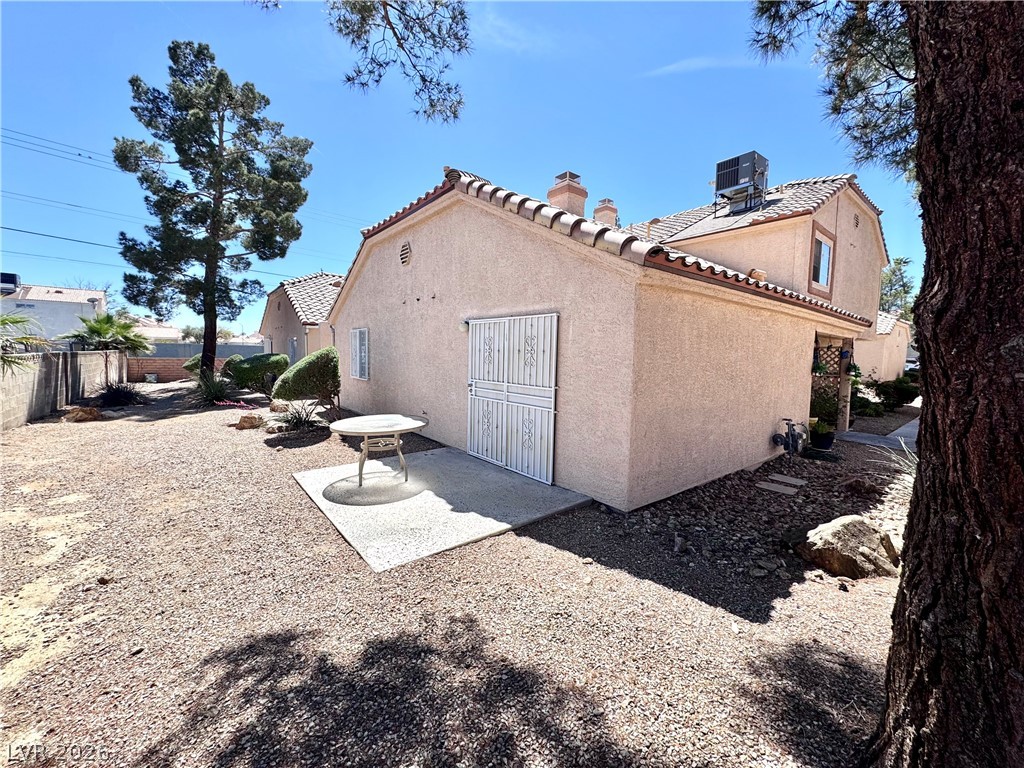 Photo 2 of 1600 N Torrey Pines Drive #101