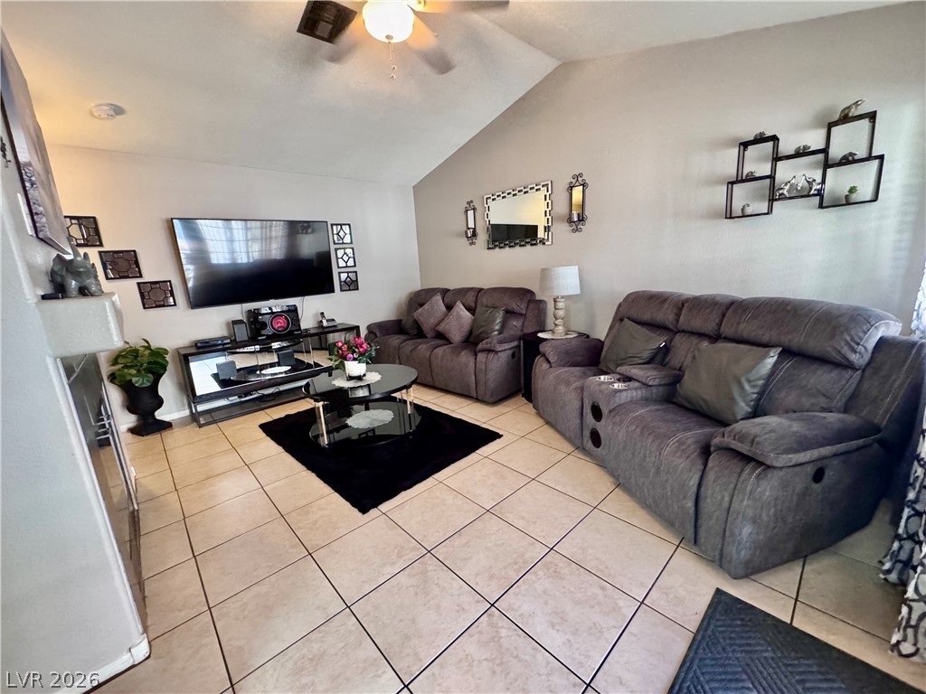 Photo 4 of 1600 N Torrey Pines Drive #101