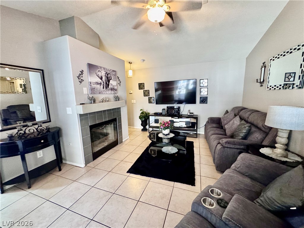 Photo 5 of 1600 N Torrey Pines Drive #101