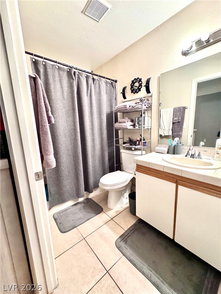 Photo 15 of 17, 1600 N Torrey Pines Drive #101