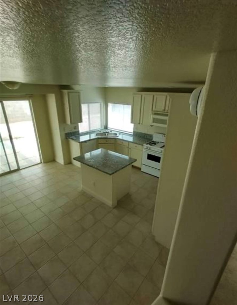 Photo 10 of 45, 994 River Walk Court
