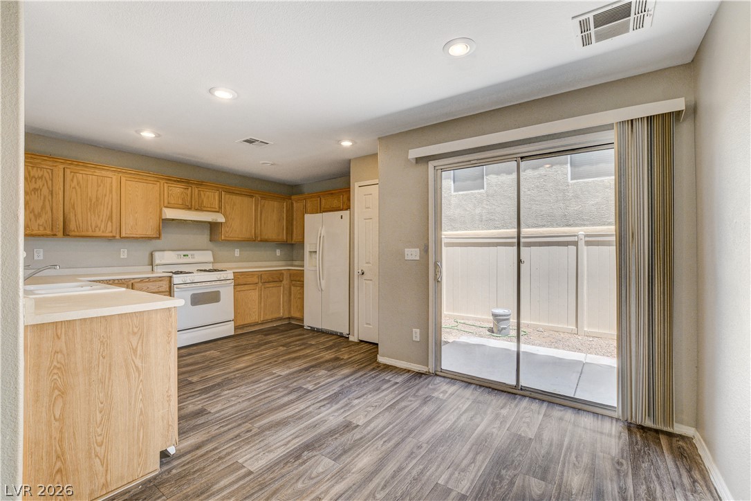 Photo 10 of 40, 535 Albacate Street