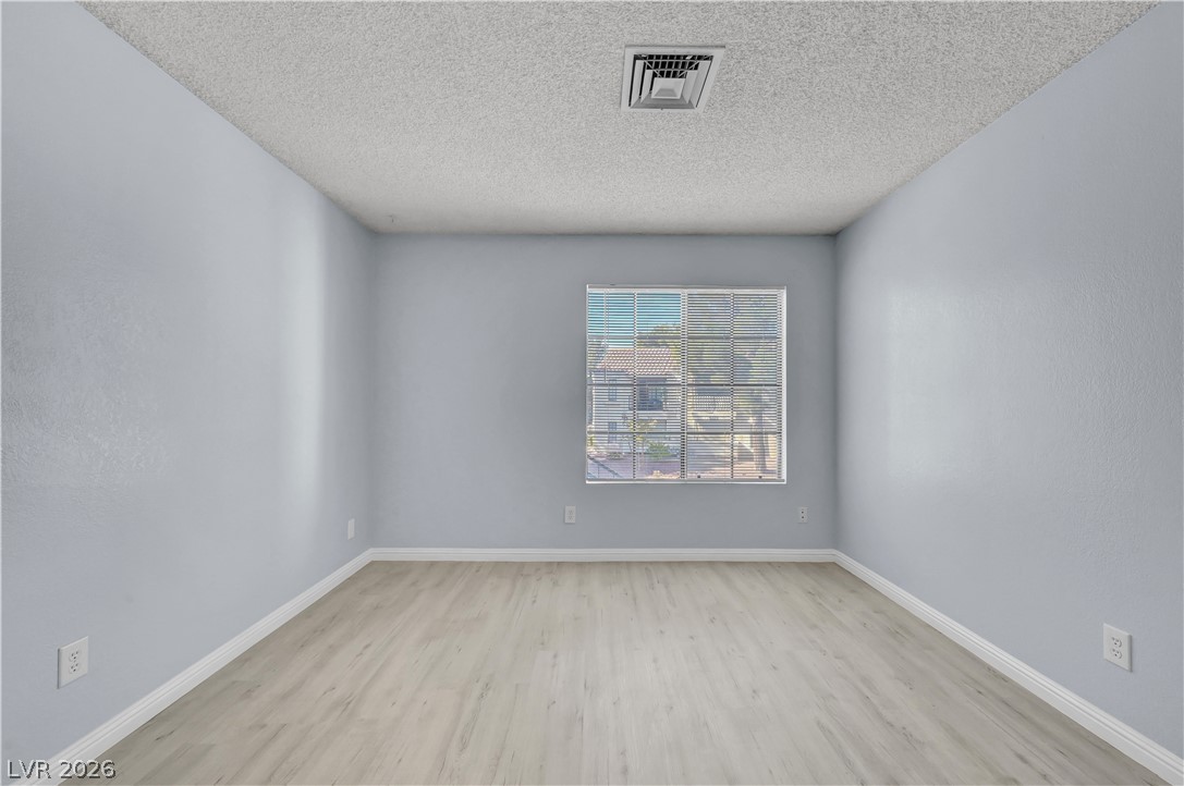 Photo 13 of 32, 4730 Nara Vista Way #202