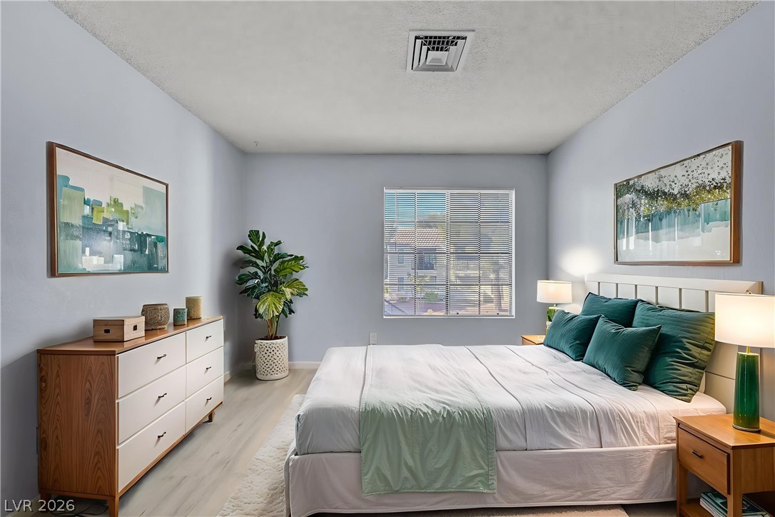 Photo 14 of 32, 4730 Nara Vista Way #202