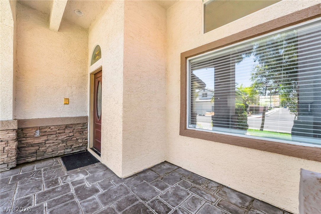 Photo 4 of 972 Upper Meadows Place