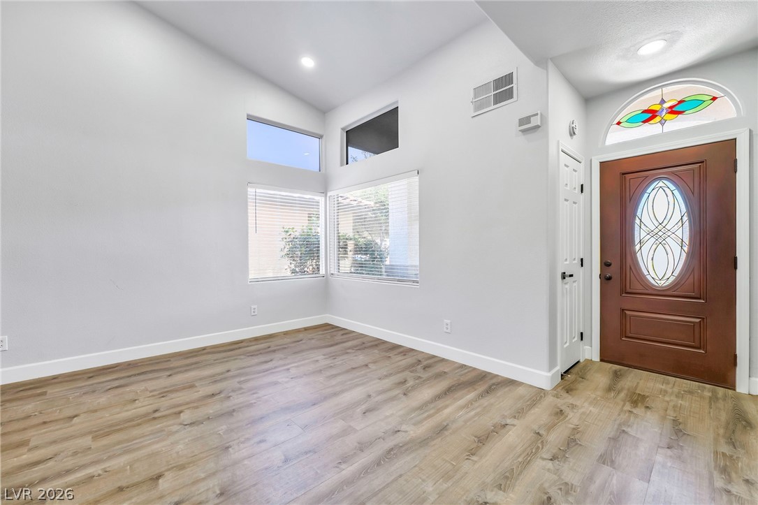 Photo 5 of 972 Upper Meadows Place