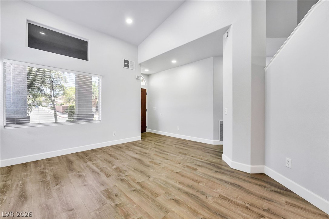 Photo 7 of 39, 972 Upper Meadows Place