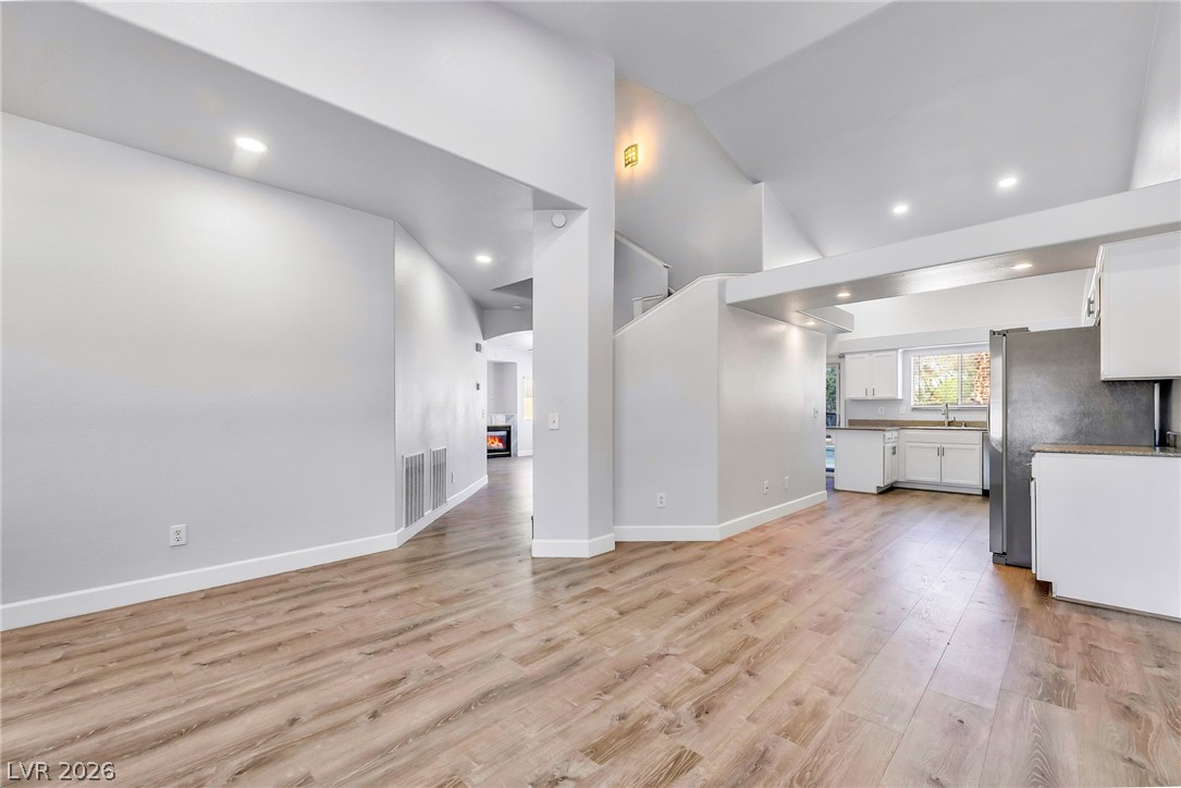 Photo 8 of 39, 972 Upper Meadows Place