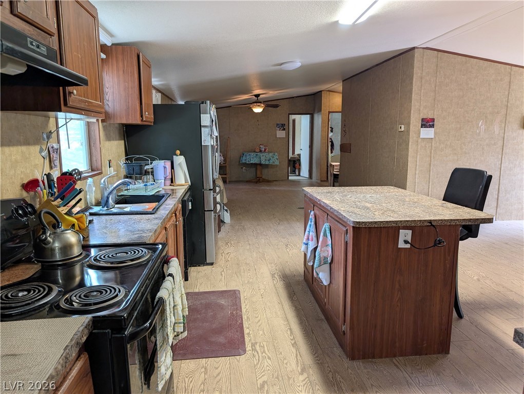 Photo 6 of 21, 944 Holt Avenue