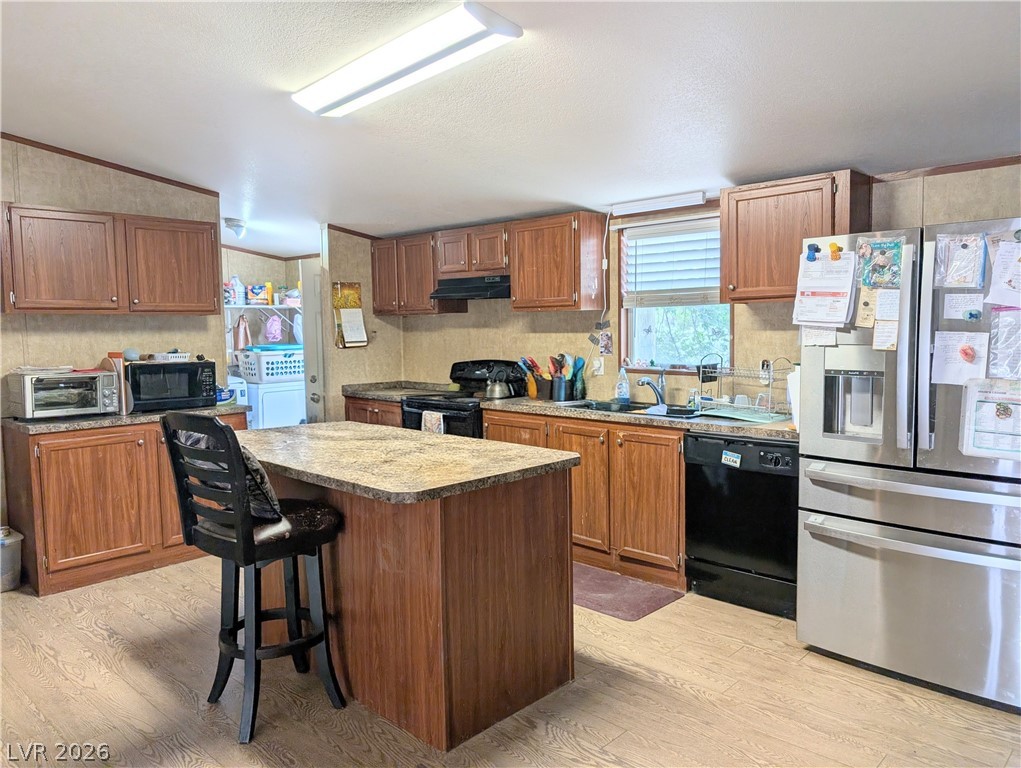 Photo 7 of 21, 944 Holt Avenue