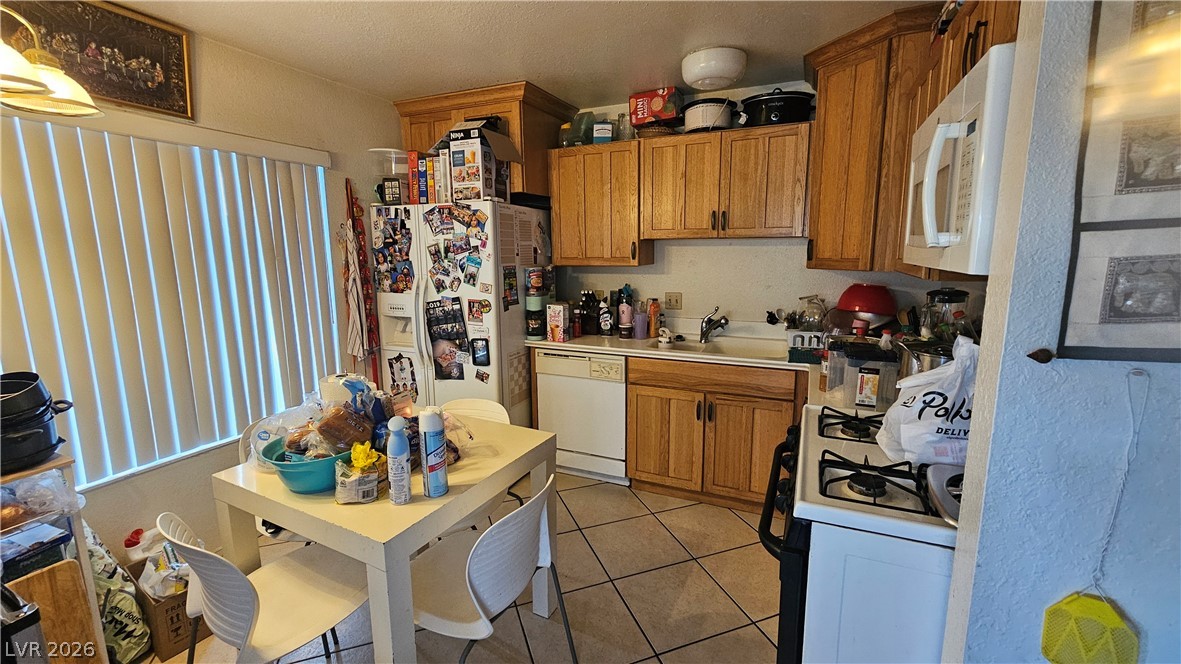 Photo 12 of 44, 4418 Pinegrove Street