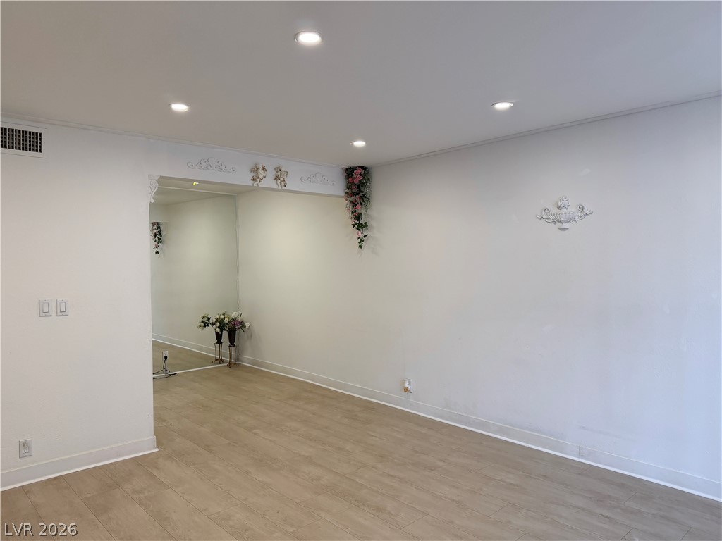 Photo 8 of 38, 575 S Royal Crest Circle #7