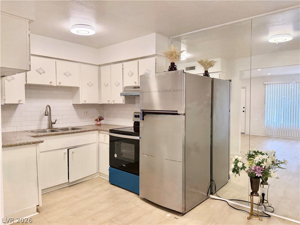 Photo 10 of 38, 575 S Royal Crest Circle #7