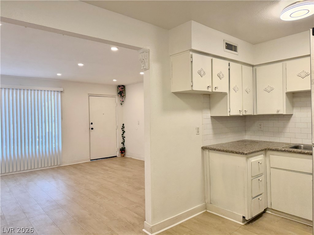 Photo 11 of 38, 575 S Royal Crest Circle #7