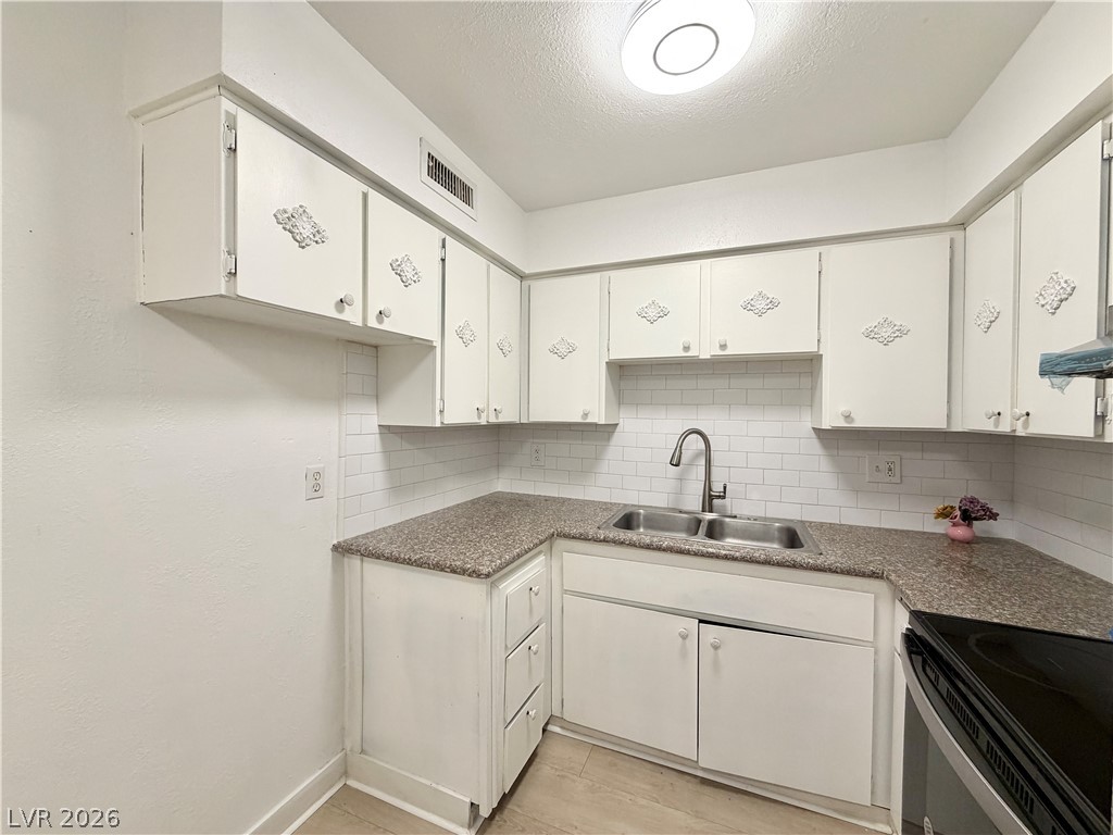 Photo 13 of 38, 575 S Royal Crest Circle #7