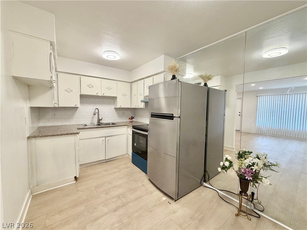 Photo 14 of 38, 575 S Royal Crest Circle #7