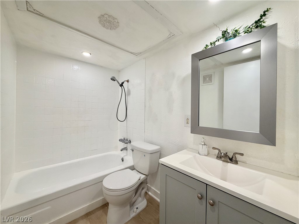 Photo 16 of 38, 575 S Royal Crest Circle #7