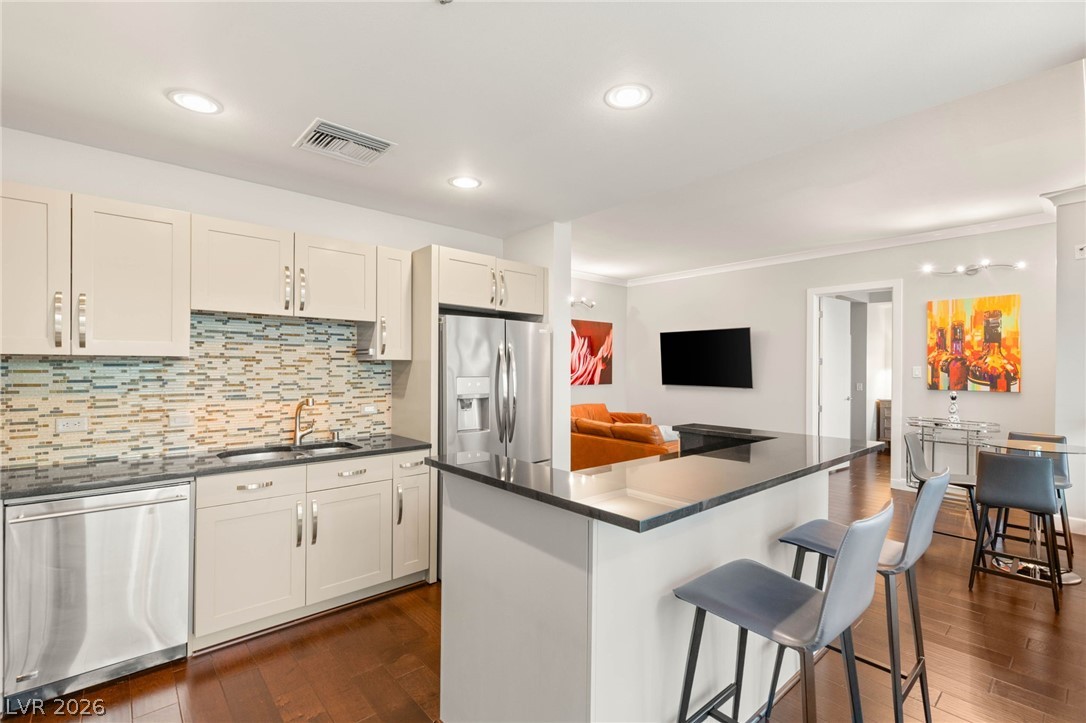 Photo 13 of 32, 4575 Dean Martin Drive #1007