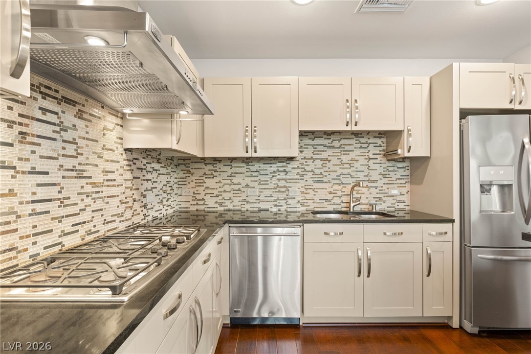 Photo 14 of 32, 4575 Dean Martin Drive #1007