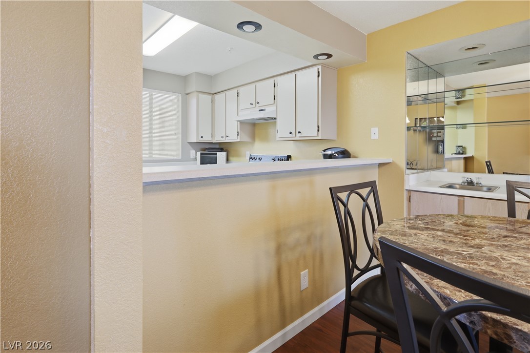 Photo 11 of 38, 2068 Mesquite Lane #301