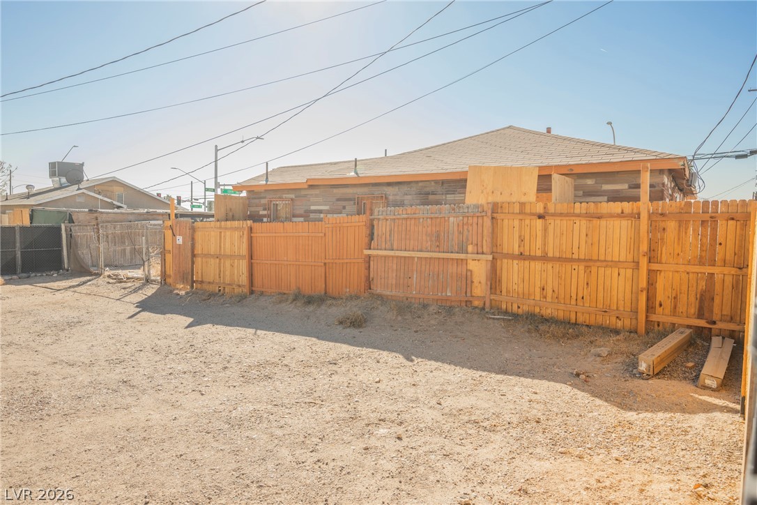 Photo 4 of 1220 E Ogden Avenue