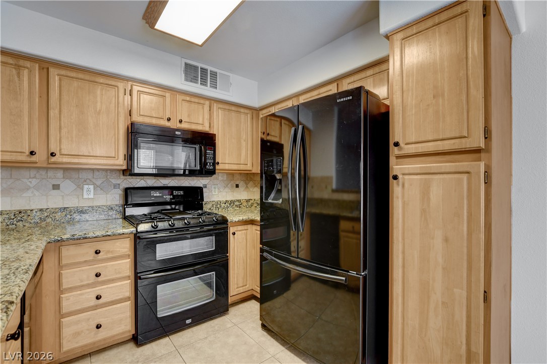 Photo 12 of 37, 5710 E Tropicana Avenue #1172