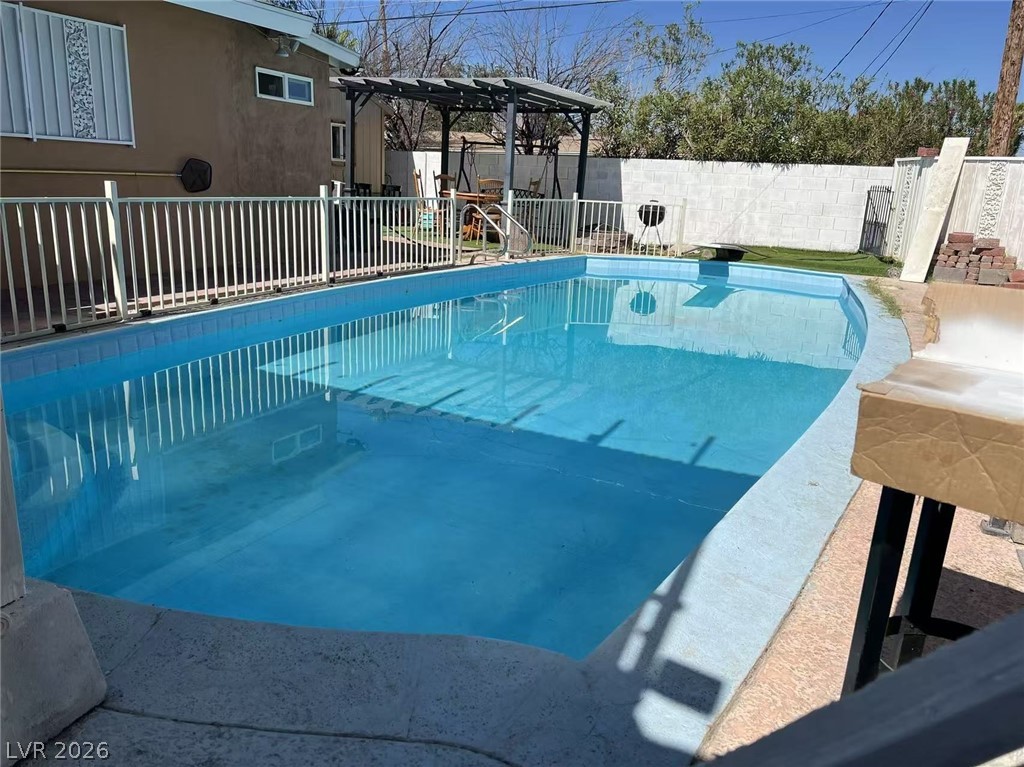 Photo 2 of 3712 San Joaquin Avenue