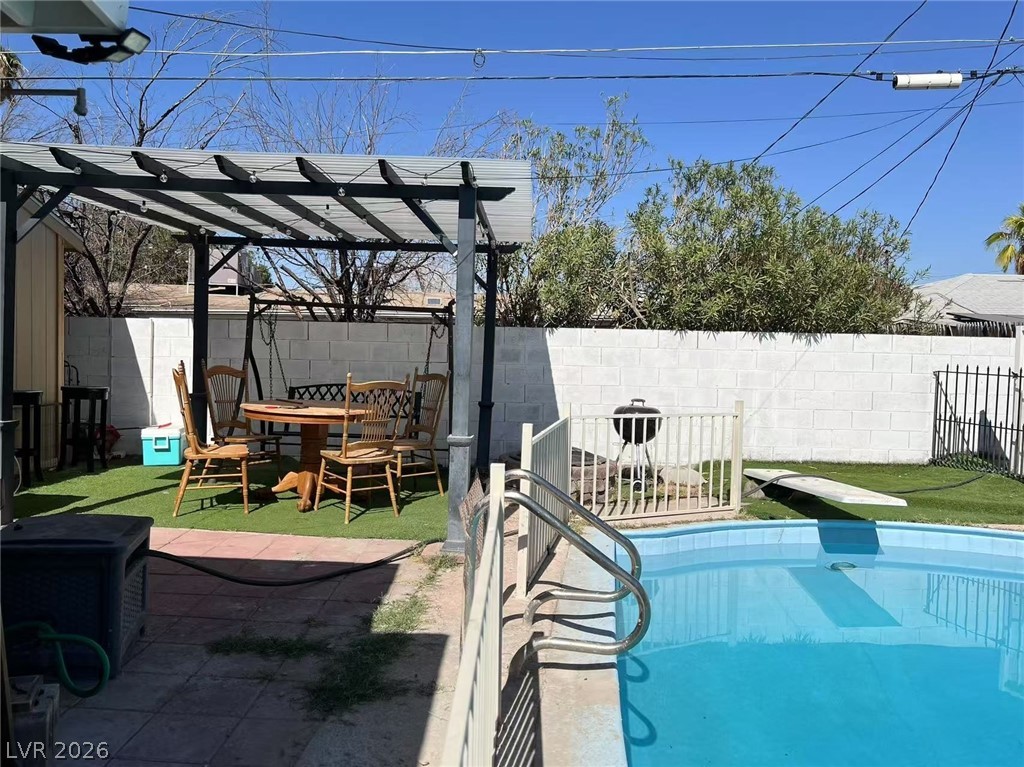 Photo 3 of 3712 San Joaquin Avenue