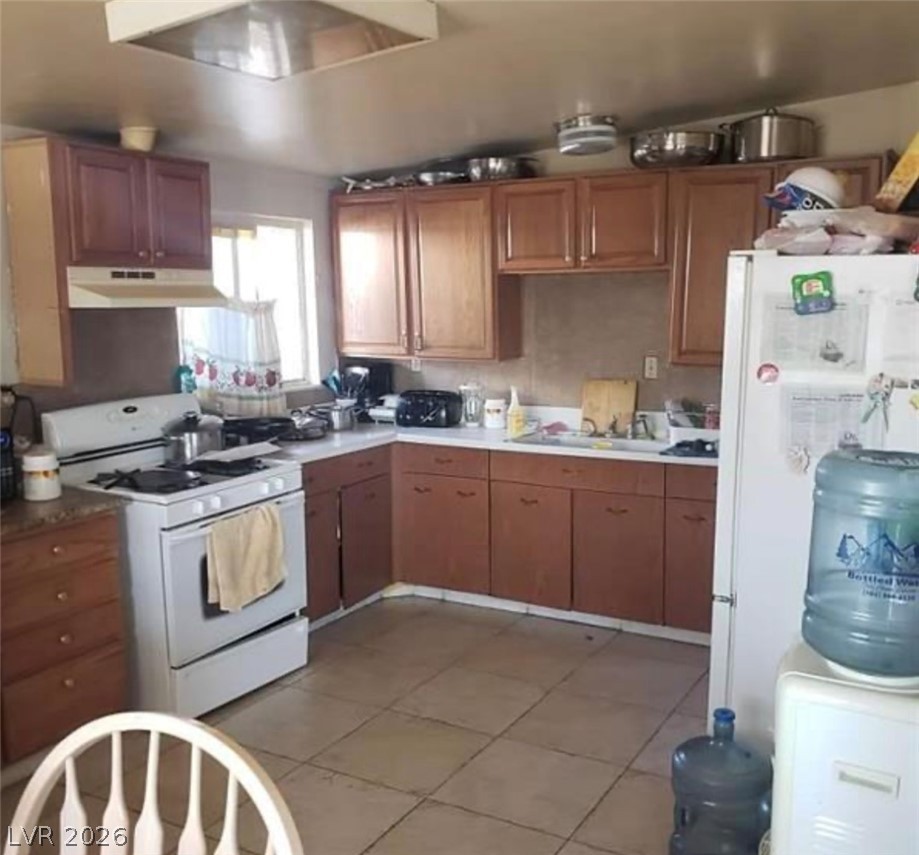 Photo 8 of 20, 2315 Perliter Avenue