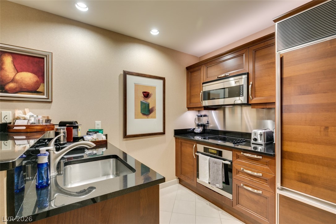 Photo 22 of 43, 125 E HARMON Avenue #2821